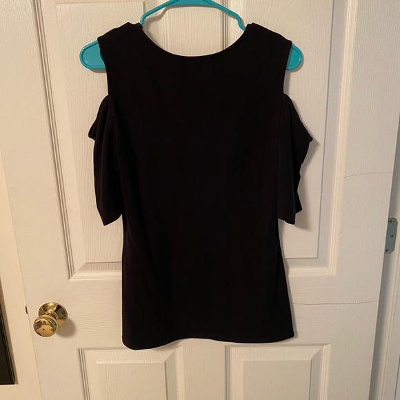 Cold Shoulder Form Fitting Top - Picture 2 of 3